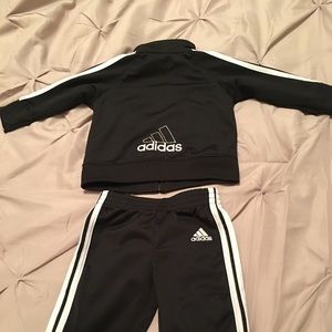Adidas toddler set 9 months🖤